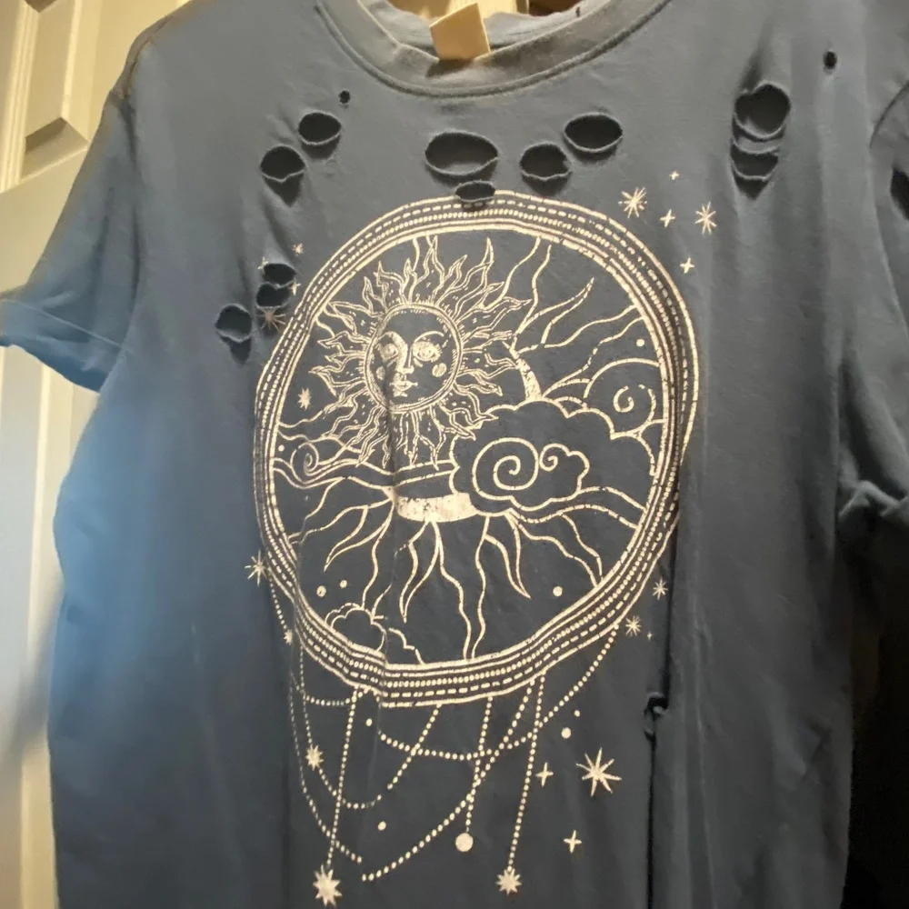 Womans destressed tee - Picture 1 of 3